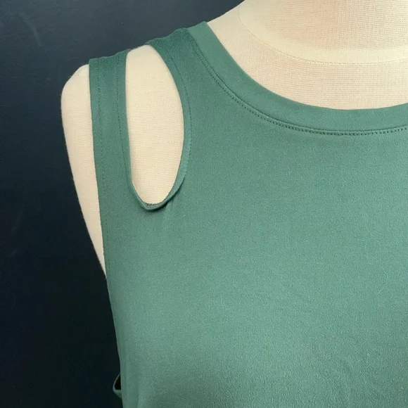 Balance Collection Women’s Teal Cutout Athletic Tank Top Medium - Picture 2 of 8